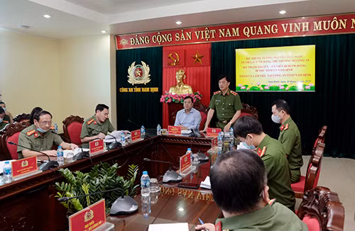 Thứ trưởng Nguyễn Duy Ngọc tại buổi làm việc.