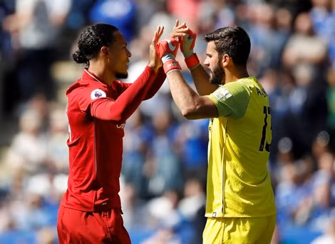 Alisson Becker và Van Dijk chứng tỏ họ hoàn toàn xứng đáng với số tiền bỏ ra.