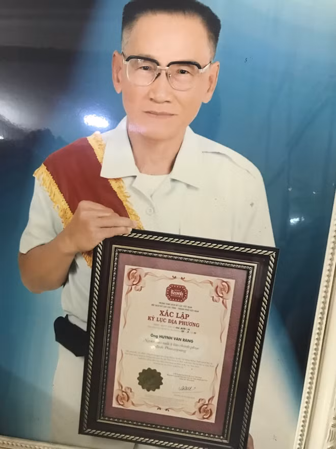Kỷ lục gia leo núi Huỳnh Văn Ráng.