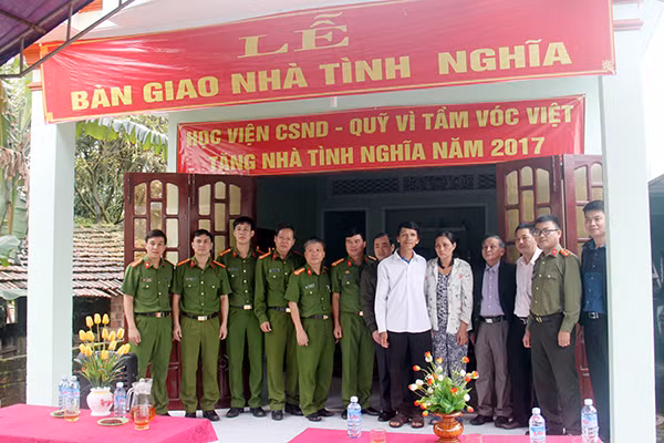 Đoàn công tác từ thiện của Học viện CSND.
