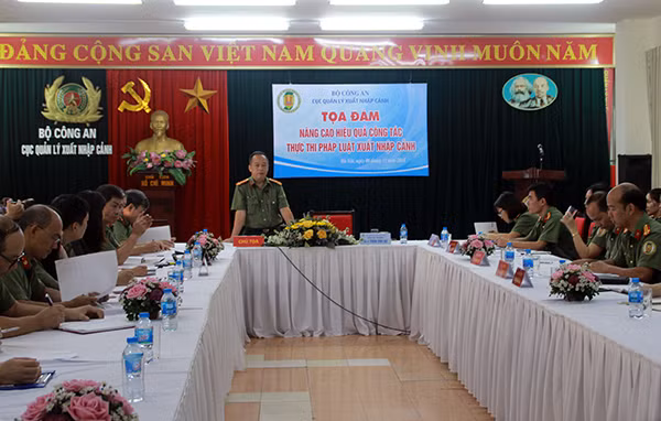 Đại tá Trần Văn Dự chủ trì Tọa đàm