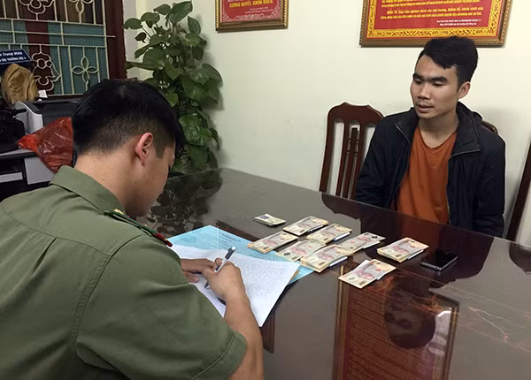 Đối tượng Nông Quốc Hoàng tại cơ quan công an.