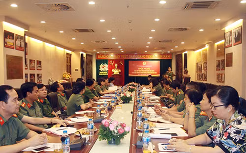 Trung tá Công Thanh Thảo báo cáo kết quả công tác Công đoàn và phong trào công nhân lao động 6 tháng đầu năm 2020 Trung tá Công Thanh Thảo báo cáo kết quả công tác Công đoàn và phong trào công nhân lao động 6 tháng đầu năm 2020