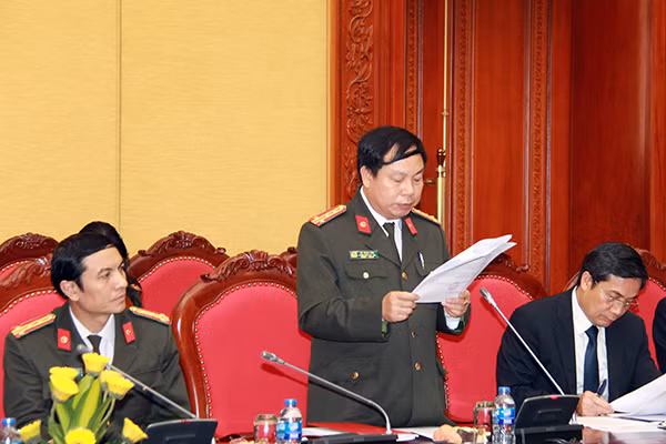 Đại tá Vũ Hồng Sơn, Phó Tổng biên tập phụ trách Tạp chí CAND báo cáo tiến độ hội thảo