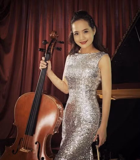 Đinh Hoài Xuân là nữ tiến sĩ cello đầu tiên của Việt Nam.