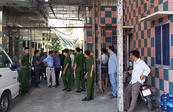 Hiện trường vụ án khiến 2 người tử vong tại nhà trọ Bình Phú, Cai Lậy.