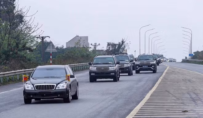 Đoàn đại biểu cấp cao CHDCND Triều Tiên do Chủ tịch Kim Jong-un dẫn đầu trên đường về Hà Nội. Ảnh: Phong Sơn