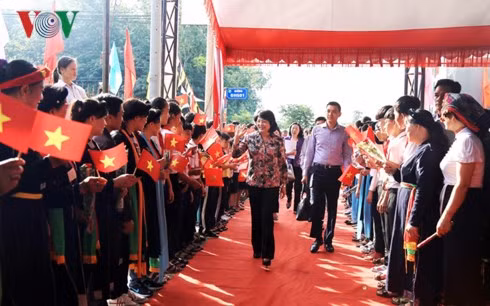 Phó Chủ tịch nước Đặng Thị Ngọc Thịnh tham dự Ngày hội Đại đoàn kết toàn dân tộc tại ấp Đồng Tâm, xã Tam Lập (huyện Phú Giáo, tỉnh Bình Dương)