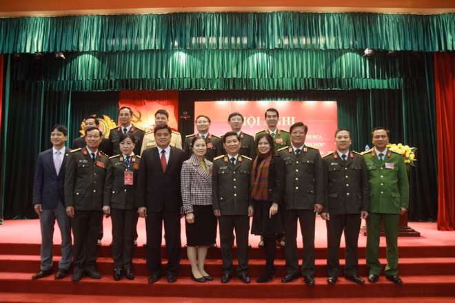 Thứ trưởng Nguyễn Văn Sơn, Thứ trưởng Trần Thanh Nam và các đại biểu tại Hội nghị