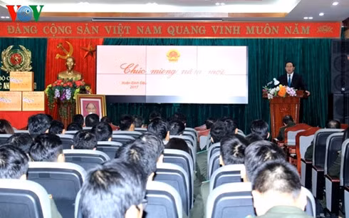Chủ tịch nước biểu dương những chiến công, thành tích xuất sắc mà Tổng cục 5 - Bộ Công an đã đạt được trong năm 2016.