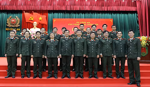Thứ trưởng Lê Tấn tới cùng các đại biểu dự hội nghị