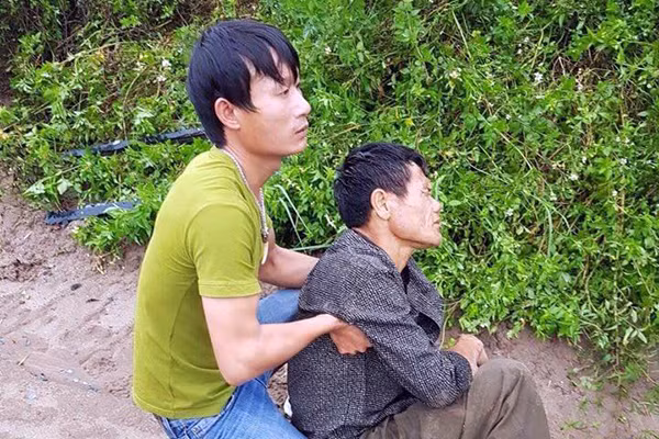 Một hành khách bị thương sau tai nạn. Ảnh: P.Pham