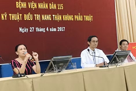 Bệnh nhân Diễm Phương chia sẻ tại buổi gặp gỡ với báo chí và các bác sĩ.
