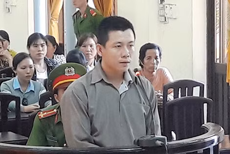 Bị cáo Lê Hoàng Ngởi giết người hàng xóm để cướp 5 chỉ vàng bị Toà án nhân dân tỉnh Kiên Giang tuyên phạt tù chung thân.