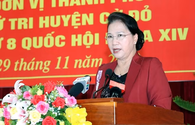 Chủ tịch Quốc hội Nguyễn Thị Kim Ngân phát biểu tại buổi tiếp xúc. (Ảnh: Trọng Đức/TTXVN)
