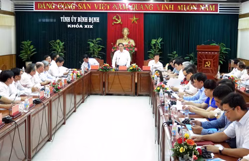 Trưởng Ban Tổ chức Trung ương Phạm Minh Chính phát biểu tại buổi làm việc với Ban Thường vụ Tỉnh ủy Bình Định. Ảnh: Viết Ý-TTXVN