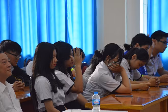 Gia đình, nhà trường, giáo viên cần nhìn lại phương pháp hỗ trợ, giáo dục học sinh.