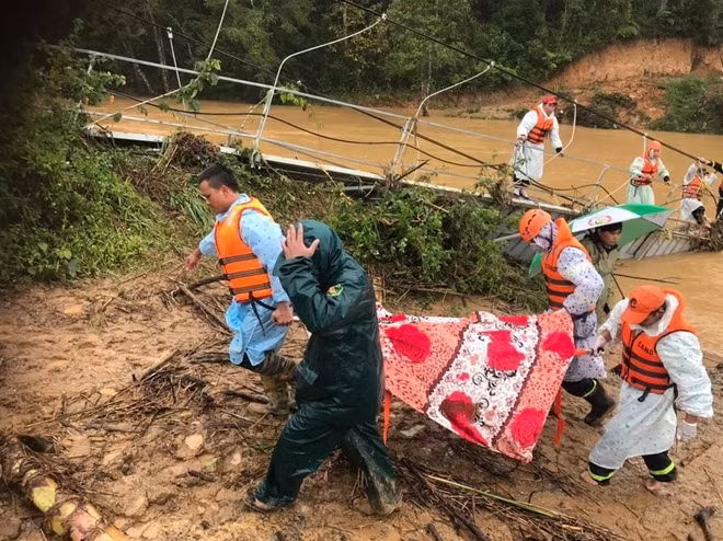 Thi thể hai nữ du khách được lực lượng chức năng tìm thấy.