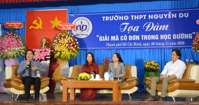 Tọa đàm "Giải mã cô đơn trong học đường" do Trường THPT Nguyễn Du, quận 10, tổ chức.