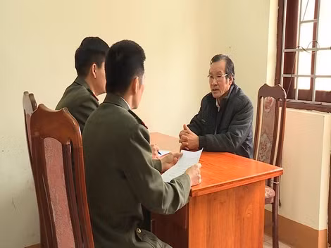 Đối tượng Nguyễn Tuấn Giảng tại cơ quan điều tra.