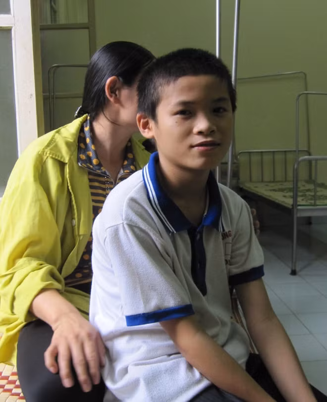 Chỉ vì ăn cua đá nướng, cháu Ma Văn Thành đã suýt nguy hiểm đến tính mạng do nhiễm sán lá phổi.