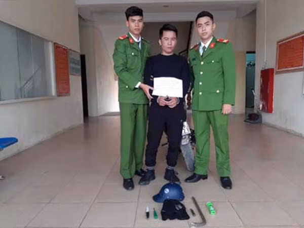 Đối tượng Ngô Đình Ngọc và tang vật vụ án