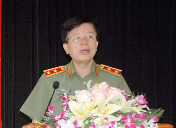 Trung tướng Nguyễn Danh Cộng phát biểu khai giảng Lớp bồi dưỡng công tác văn phòng cấp ủy trong CAND