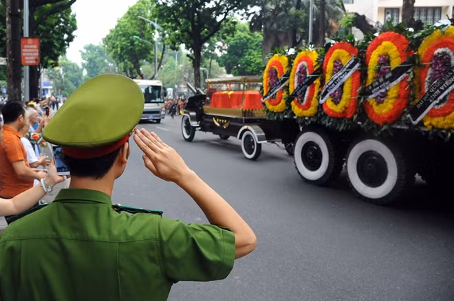 Tiễn đưa người "Thủ trưởng" ngày nào của lực lượng Công an về yên nghỉ nơi đất mẹ Ninh Bình.