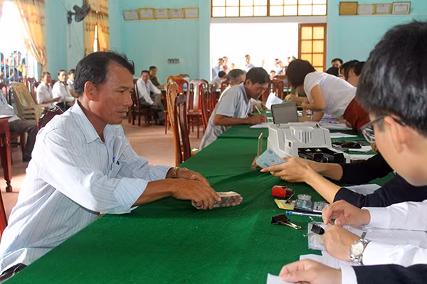 Chi trả tiền bồi thường, hỗ trợ đợt 1 cho ngư dân xã Gio Hải. Chi trả tiền bồi thường, hỗ trợ đợt 1 cho ngư dân xã Gio Hải.