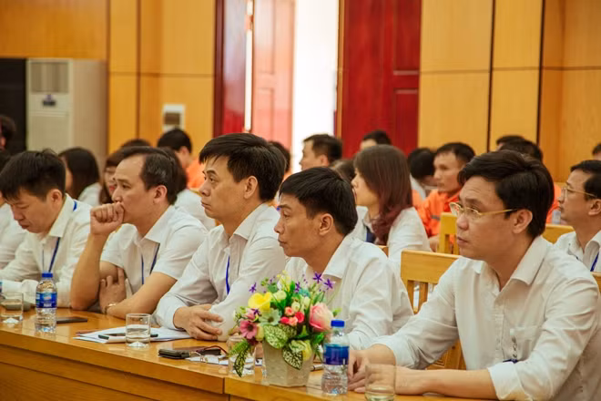 Các đại biểu tham dự buổi tọa đàm.