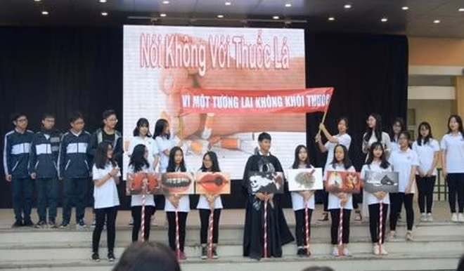 Tuyên truyền phòng chống tác hại của thuốc lá trong trường học. Ảnh: Quỹ PCTHTL