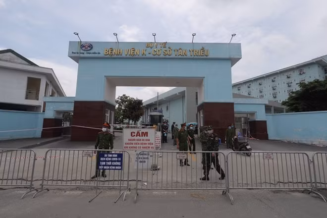 Sáng 7/5, Bệnh viện K Trung ương đã tạm thời phong tỏa 3 cơ sở của Bệnh viện K để phục vụ công tác chống dịch COVID-19 tại bệnh viện. Hiện Bệnh viện K trung ương có 3 cơ sở ở trên phố Quán Sứ, phố Phan Chu Trinh (cùng quận Hoàn Kiếm), và Tân Triều (huyện Thanh Trì, Hà Nội).