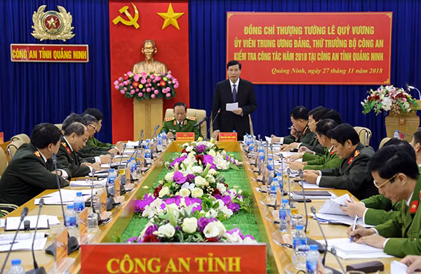 Đồng chí Nguyễn Đức Long, Phó Bí thư Tỉnh ủy, Chủ tịch UBND Quảng Ninh phát biểu tại buổi làm việc.