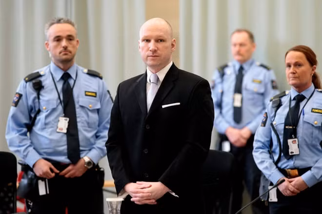 Anders Breivik tại tòa.