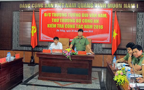 Thứ trưởng Bùi Văn Nam phát biểu chỉ đạo tại buổi làm việc.