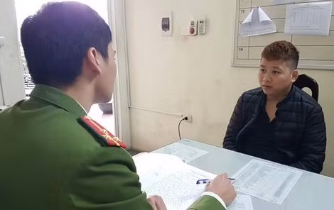 Đối tượng Nguyễn Xuân Hưng tại cơ quan điều tra. Đối tượng Nguyễn Xuân Hưng tại cơ quan điều tra.