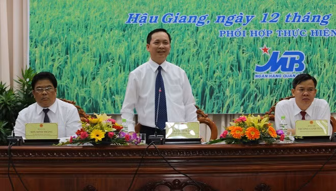 Chủ trì Hội thảo: ông Sơn Minh Thắng, Phó Trưởng Ban Thường trực Ban Chỉ đạo Tây Nam Bộ; ông Đào Minh Tú, Phó Thống đốc NHNN; ông Trương Cảnh Tuyên, Phó Chủ tịch UBND tỉnh Hậu Giang.
