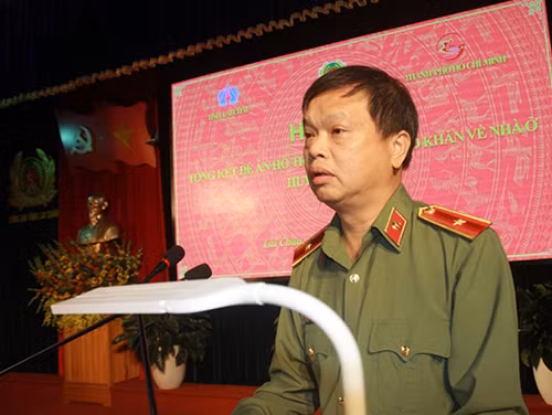 Thiếu tướng Lê Văn Long, Cục trưởng Cục Quản lý Xây dựng và Doanh trại phát biểu tại Hội nghị
