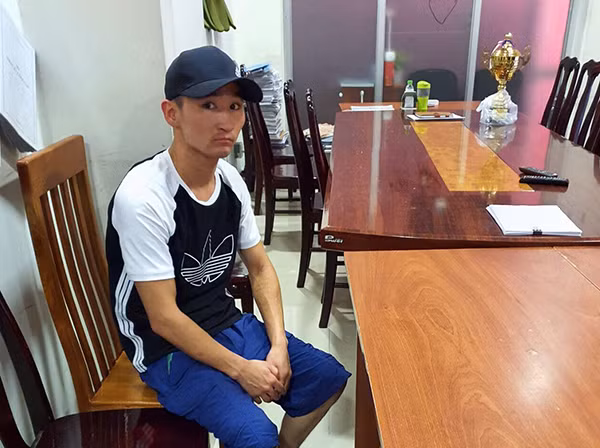 Đối tượng móc túi hành khách tại Cảng hàng không quốc tế Tân Sơn Nhất Đối tượng móc túi hành khách tại Cảng hàng không quốc tế Tân Sơn Nhất