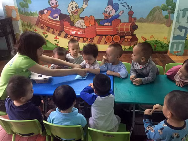 Việc trường mầm non phải tiếp nhận trẻ 3 tháng tuổi dễ trở thành quy định chỉ nằm trên giấy. Ảnh: minh họa