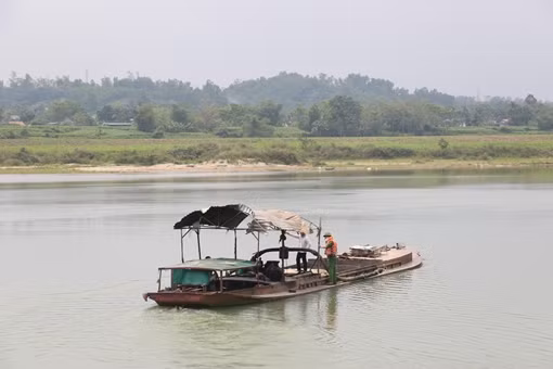 Đình chỉ 2 bến thủy nội địa hoạt động trái phép