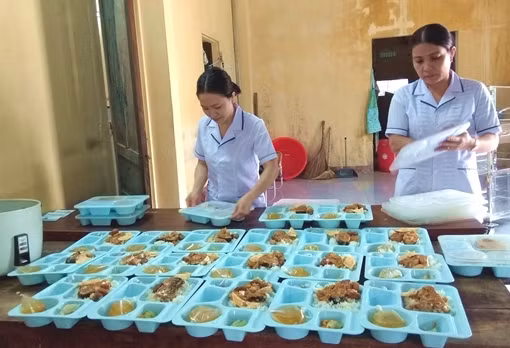 “Bếp ăn tình thương” 12 năm đỏ lửa...