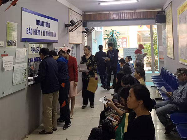 Người tham gia bảo hiểm xã hội, bảo hiểm y tế ngày càng được ngành BHXH chăm lo nhiều chính sách có lợi