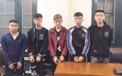 Nhóm đối tượng chuyên dùng phóng lợn gắn tuýt sắt “diễu hành” trên phố bị công an bắt giữ.