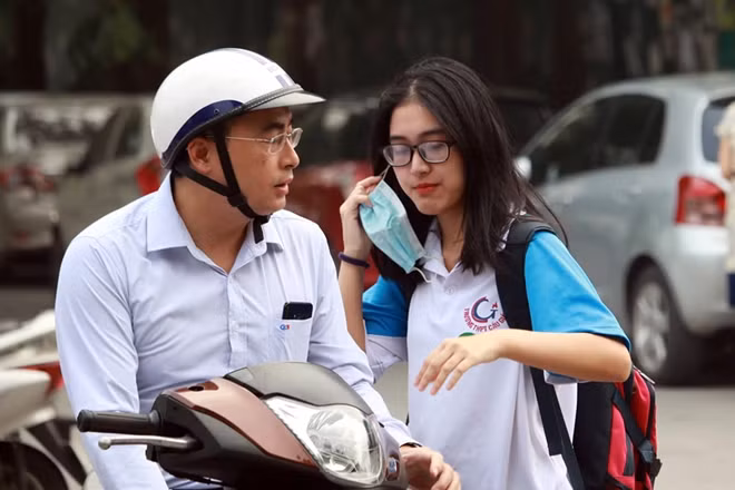 Thí sinh có ngày thi thuận lợi với sự hỗ trợ của lực lượng công an.