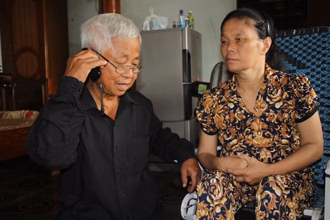 Vợ chồng ông Phan Xuân Linh vui mừng trước thông tin con trai được trở về.