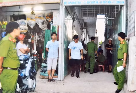 Khám nghiệm hiện trường một vụ trọng án.