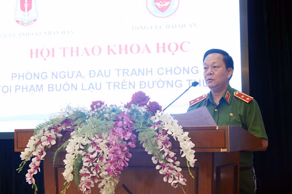 Trung tướng Nguyễn Xuân Yêm phát biểu tại Hội thảo