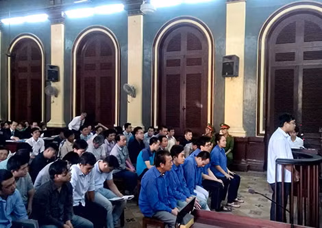 Các bị cáo trong ngày khai mạc phiên tòa.