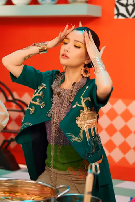 Bích Phương bị chê hát không rõ lời trong MV triệu view “Bùa yêu”.